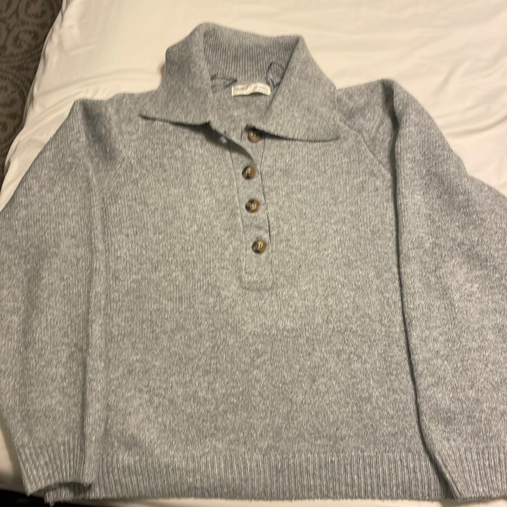 gray 1/4 button down sweater w/ collar